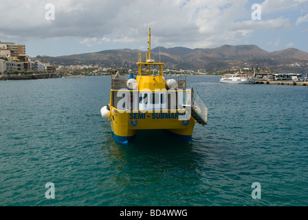 Halb-u-Boot-Agios Nikolaos Harbour Crete Stockfoto