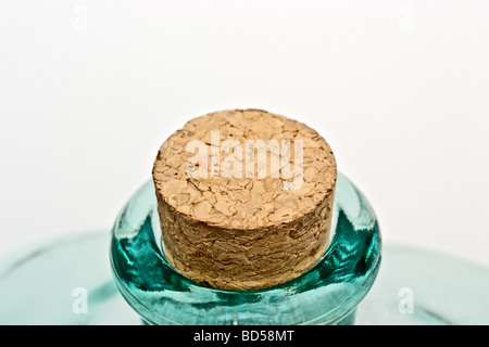 Im oberen Teil eine klare Glasflasche Kork Stockfoto