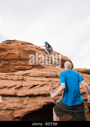 Zwei Bergsteiger am Red Rock Stockfoto