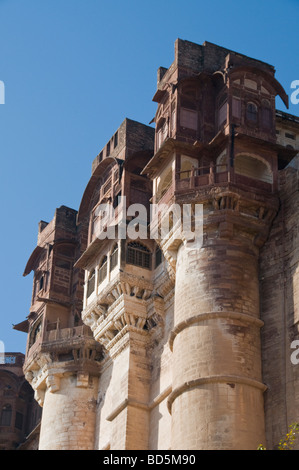 Meherangarh Fort, die majestätische Festung, Blick auf die Festung außerhalb der Mauern und großzügige Innenräume, Jodpur, blaue Stadt, Rajasthan, Indien Stockfoto