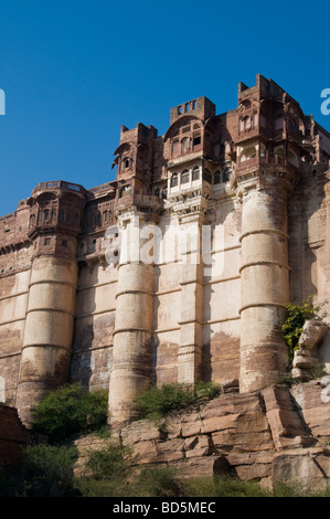 Meherangarh Fort, die majestätische Festung, Blick auf die Festung außerhalb der Mauern und großzügige Innenräume, Jodpur, blaue Stadt, Rajasthan, Indien Stockfoto