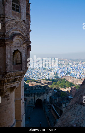 Meherangarh Fort, die majestätische Festung, Blick auf die Festung außerhalb der Mauern und großzügige Innenräume, Jodpur, blaue Stadt, Rajasthan, Indien Stockfoto