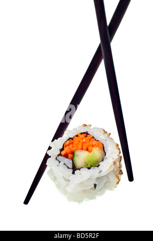 Vegetarische Sushi California roll mit Reis und Algen isoliert auf weißem Hintergrund Stockfoto