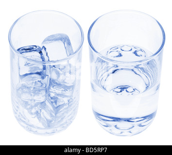 Gläser mit Eiswasser Stockfoto