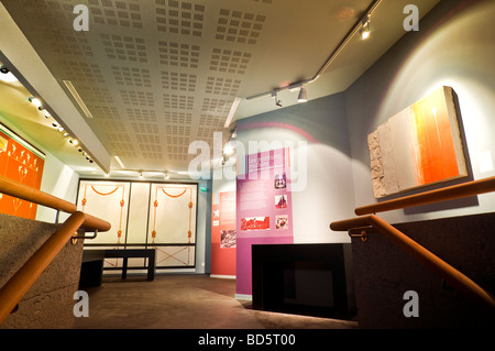 Blick auf Display Ausstellungsraum im neu umgebauten Musée Archéologique / Archäologie-Museum - Martizay, Indre, Frankreich. Stockfoto