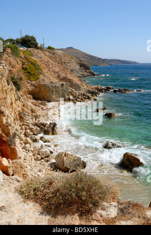 Armen Pebble Beach in Piso Livadi ist felsig, aber wunderschön. Piso Livadi, Insel Paros, Kykladen, Griechenland, Europa. Stockfoto