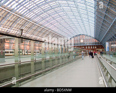 Eurostar-Plattform und St Pancras Bahnhof. London, England Stockfoto