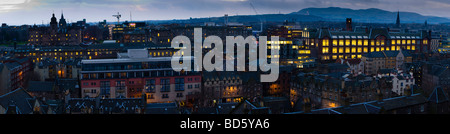 Schottland Edinburgh Edinburgh City Panorama Blick nach Süden vom Castle Hill quer durch die Stadt in Richtung der Pentland Hills Stockfoto