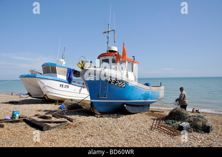 Fischerboote am Strand, Hythe, Kent, England, Vereinigtes Königreich Stockfoto