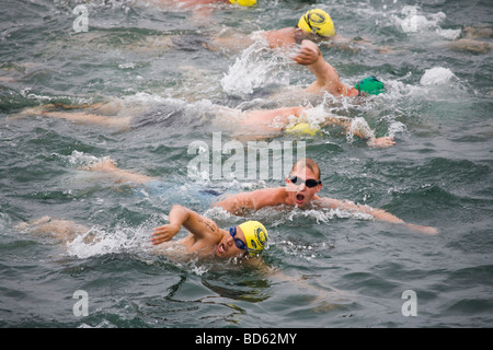 Das Pier, Pier-schwimmen in Hermosa beginnt und endet in Manhattan Beach International Surf Festival 2009 Stockfoto