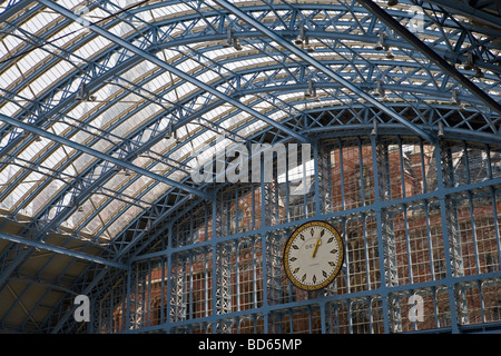 Uhr St Pancras International Railway Station St Pancras London England Freitag, 3. Juli 2009 Stockfoto