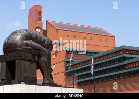 Statue von Newton Bildhauers Eduardo Paolozzi British Library St Pancras London England Freitag, 3. Juli 2009 Stockfoto