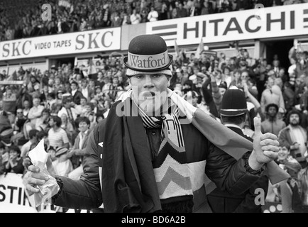 WATFORD V PLYMOUTH ARGYLE 14 4 1984 FA Cup Semi final Watford Verteidiger Steve Terry feiert Sieg im Villa Park Stockfoto