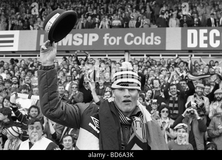 WATFORD V PLYMOUTH ARGYLE 14 4 1984 FA Cup Semi final Watford Verteidiger Steve Terry feiert Sieg im Villa Park Stockfoto