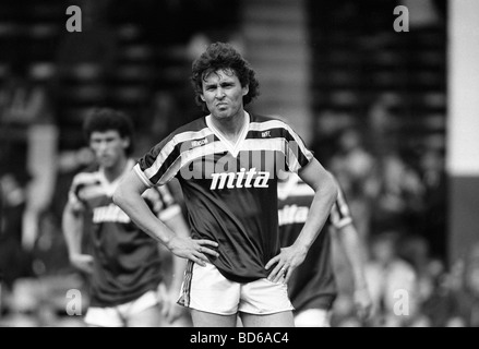 Aston Villa V Sheffield Wednesday im Villa Park 4 5 1987 Villa Verteidiger Gary Williams Stockfoto