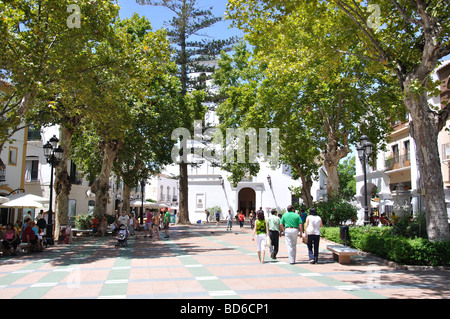 Iglesia El Salvador, Plaza Cavana, Nerja, Costa Del Sol, Provinz Malaga, Andalusien, Spanien Stockfoto