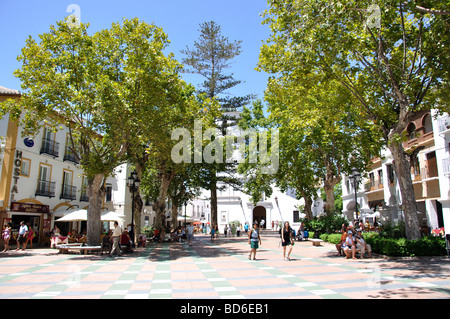 Iglesia El Salvador, Plaza Cavana, Nerja, Costa Del Sol, Provinz Malaga, Andalusien, Spanien Stockfoto