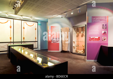 Blick auf Display Ausstellungsraum im neu umgebauten Musée Archéologique / Archäologie-Museum - Martizay, Indre, Frankreich. Stockfoto