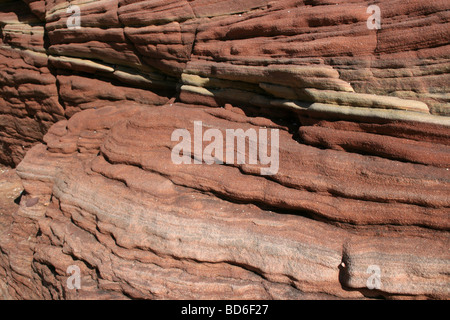 Gesteinsschichten In Bunter Sandstein, Hilbre Insel, Wirral, Merseyside, UK Stockfoto