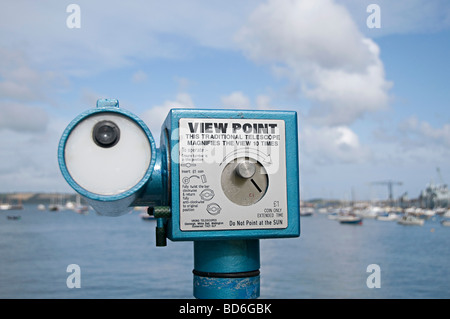 ein Teleskop-Viewer über Falmouth harbour cornwall Stockfoto