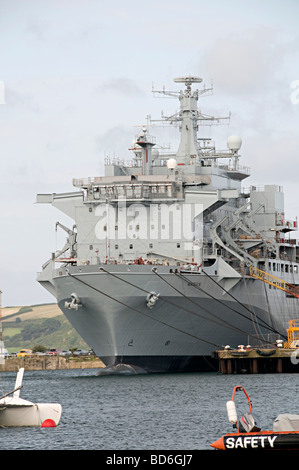 Royal Fleet Auxiliary Schiff dockt Argus in Falmouth für eine Renovierung Stockfoto