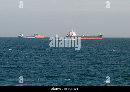 Schiffe der Küste neben Hafen von Falmouth, die in zur Reparatur an den docks Stockfoto