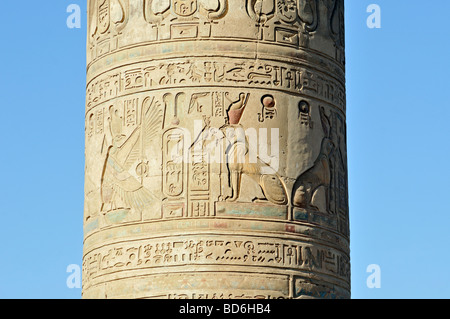 Nahaufnahme des Pfeilers in ruiniert römischen Vorhof des Tempels von Haroeris und Sobek in Kom Ombo Ägypten Stockfoto