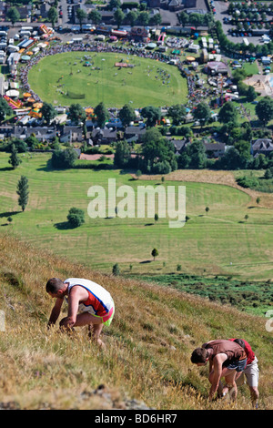 Wettbewerber in den berühmten Alva spielen Hill Race, Alva, Clackmannanshire, Schottland, Großbritannien. Stockfoto