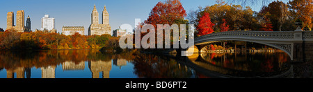 Central Park New York Panorama im Herbst von der Südseite des Sees gesehen Stockfoto