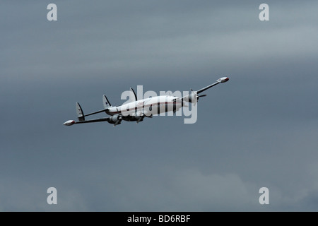 Lockheed Super Constellation C 121C Connie im Flug Stockfoto