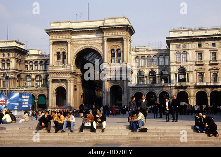 Torbogen, Haupteingang der Galleria Vittorio Emanuele II, il Salotto, exklusive Galerie und shopping arcade in der Kathedrale Stockfoto