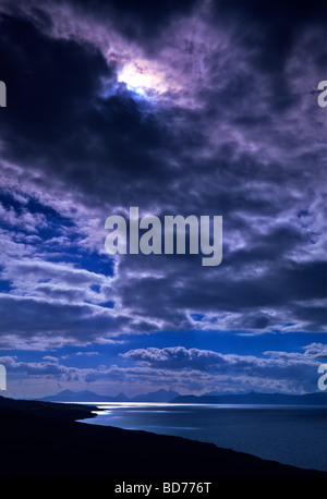 Himmel über Skye. Eine Geschichte-Abend mit einem Blick von Applecross über Raasay Skye Stockfoto