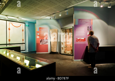 Blick auf Display Ausstellungsraum im neu umgebauten Musée Archéologique / Archäologie-Museum - Martizay, Indre, Frankreich. Stockfoto