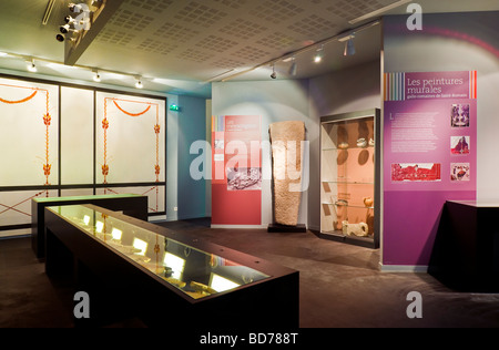 Blick auf Display Ausstellungsraum im neu umgebauten Musée Archéologique / Archäologie-Museum - Martizay, Indre, Frankreich. Stockfoto