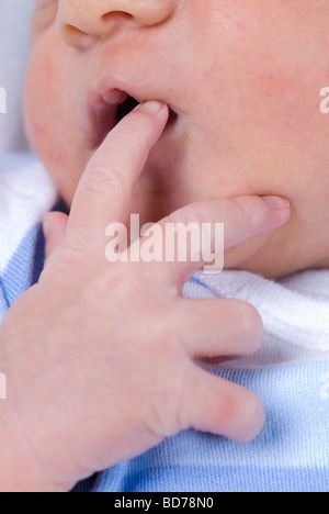 Nahaufnahme von einem Neugeborenen hand Stockfoto