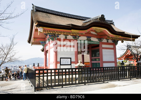 Kiyomizudera "Pure Wasser" Tempelanlage mit Blick auf Kyoto, Japan Stockfoto