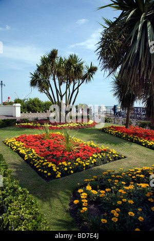 EINE GUT GEPFLEGT SAUBER UND BUNTEN GARTEN IN CLACTON ON SEA AUF DER KÜSTE VON ESSEX. Stockfoto