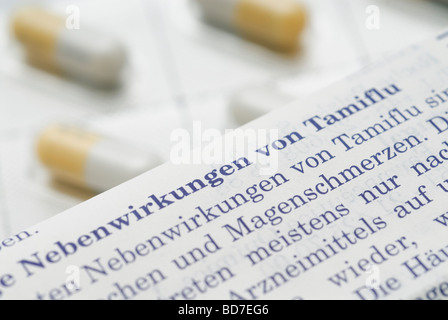 Packungsbeilage Beschreibung in Deutsch und Kapseln Tamiflu Grippe Medikamente Nebenwirkungen Stockfoto