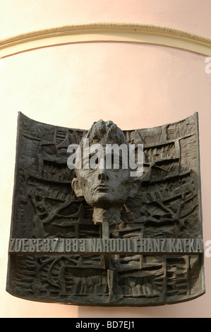 Franz Kafka Büste außerhalb Kafka Museum in der Altstadt, Stare Mesto Viertel in Prag in der Tschechischen Republik Stockfoto