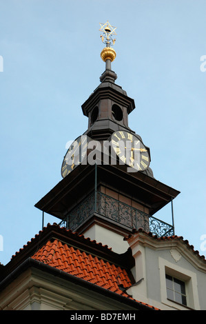 Clock Tower mit römischen Ziffern Markierungen der Jüdischen Rathaus in Josefov, das Jüdische Viertel in Prag, Tschechien Stockfoto