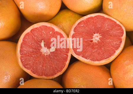 Texas 'Rot' Grapefruit halbiert. Stockfoto