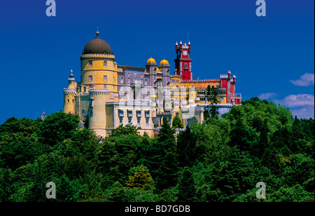 Portugal, Sintra: Palacio de Pena in den Bergen der Serra de Sintra Stockfoto