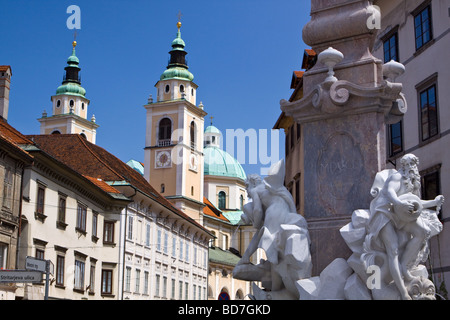 Kathedrale von St. Nikolaus und die Robba Brunnen in Ljubljana Slowenien Stockfoto