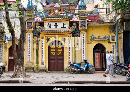 Kleiner Tempel in Hanoi, Vietnam Stockfoto