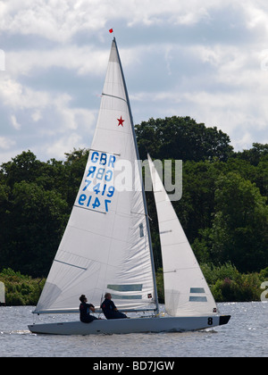 International Star Class Yacht segeln auf wroxham Broad während der Regatta Woche norfolk East Anglia England Großbritannien Stockfoto