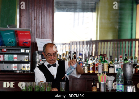 Barkeeper in La Lluvia de Oro Stockfoto