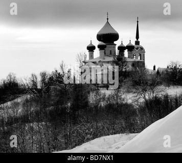 Kirche des Heiligen Johannes des Täufers in der Abenddämmerung, Staraya Ladoga, Gebiet Leningrad, Russland Stockfoto