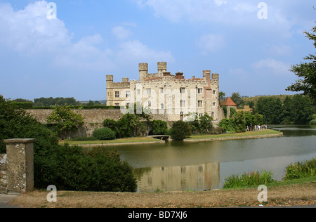 Leeds Castle in der Nähe von Maidstone Kent UK soll die schönste Burg der Welt Stockfoto
