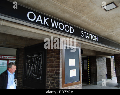 Oakwood U-Bahn Eingang, Oakwood, Nord-London Stockfoto