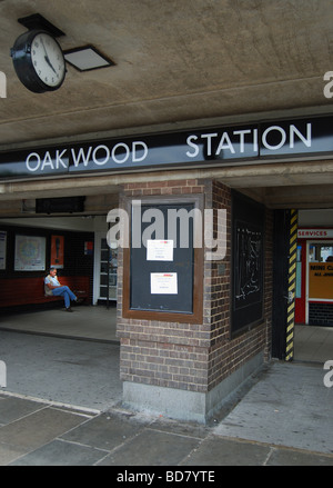 Oakwood U-Bahn Eingang, Oakwood, Nord-London Stockfoto